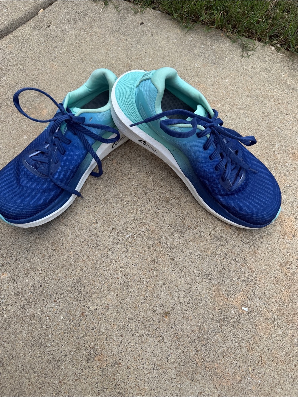 TOPO ATHLETIC SPECTER 2